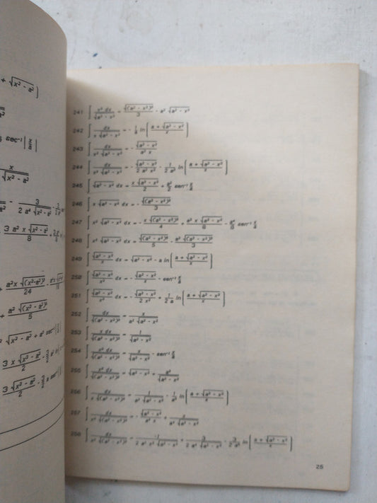 Libro usado en venta: Tabla de derivadas e integrales; editorial De La Reconquista impreso en _ realizamos envios a todo el mundo.2