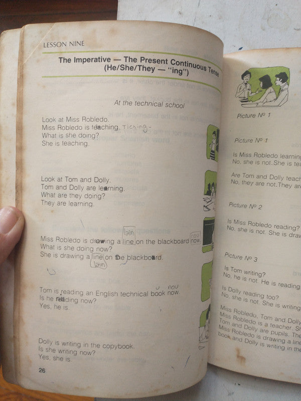 Libro usado en venta: Pintura Naif; editorial Institut fur Auslandsbeziehungen impreso en 1988 realizamos envios a todo el mundo.2