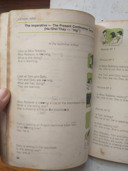 Libro usado en venta: Pintura Naif; editorial Institut fur Auslandsbeziehungen impreso en 1988 realizamos envios a todo el mundo.2